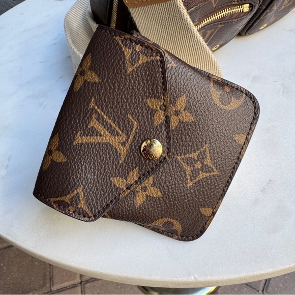 Louis Vuitton Monogram Utility Crossbody - Picture 8 of 16
